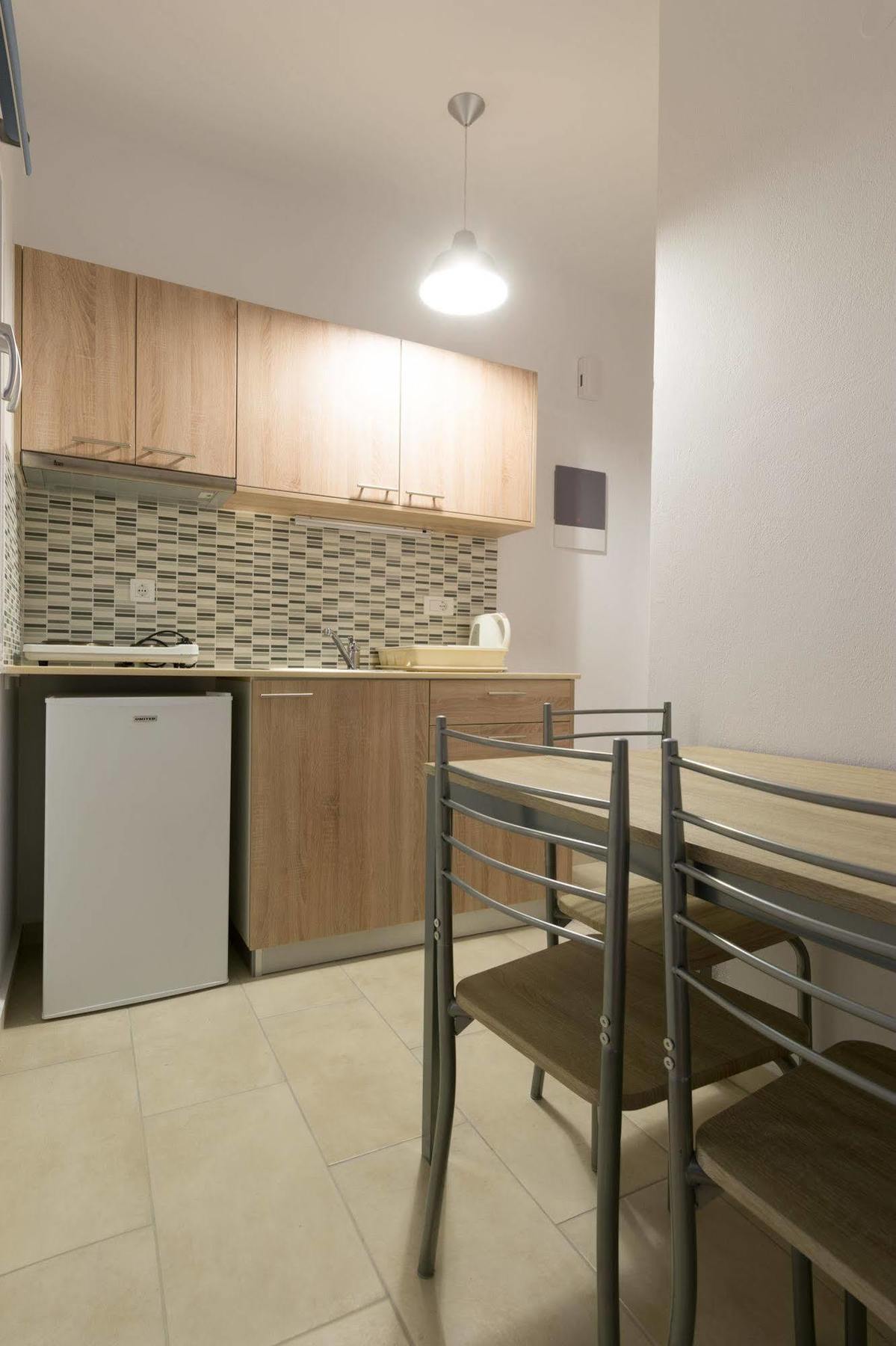 Socrates Apartmens & Restaurant Милатос Экстерьер фото