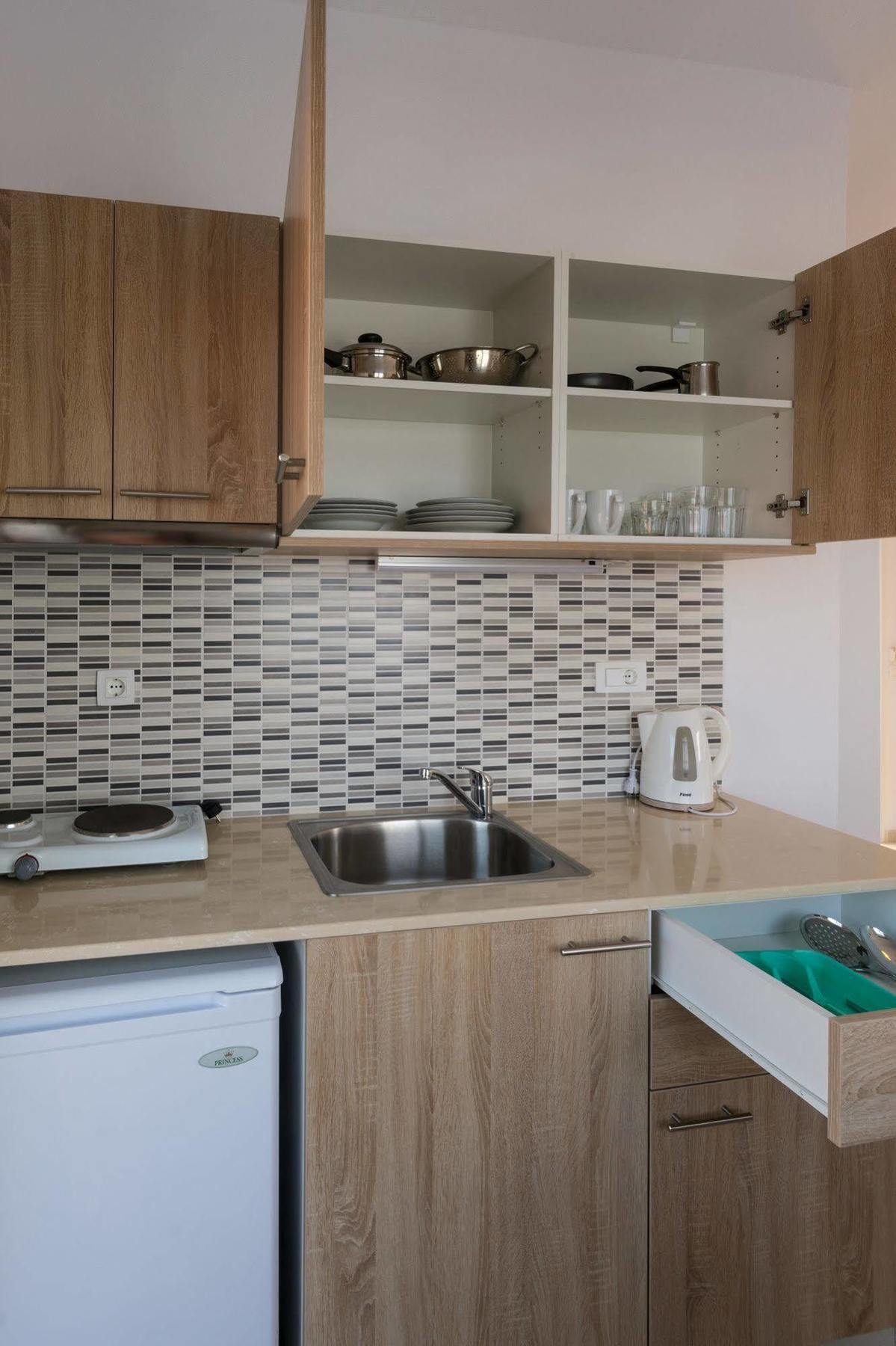 Socrates Apartmens & Restaurant Милатос Экстерьер фото
