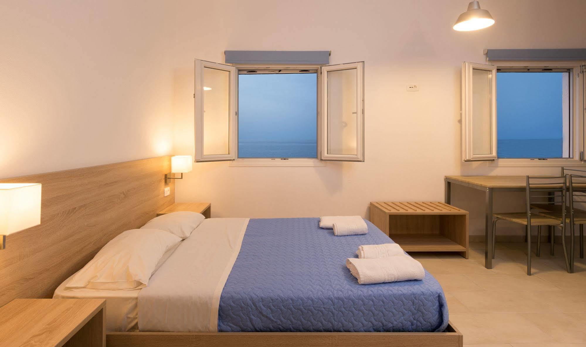 Socrates Apartmens & Restaurant Милатос Экстерьер фото